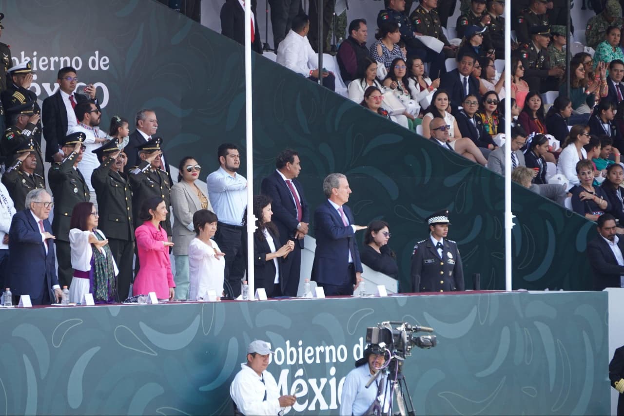 Pepe Chedraui encabeza desfile del 5 de Mayo junto a Sheinbaum y Armenta en Puebla