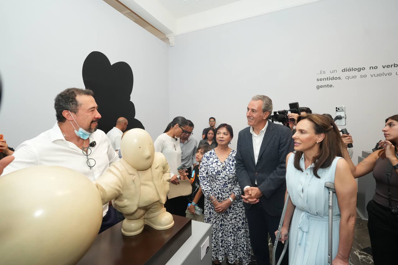 Pepe Chedraui inaugura \"Viajando con Timoteo\": Esculturas monumentales invaden el Zócalo