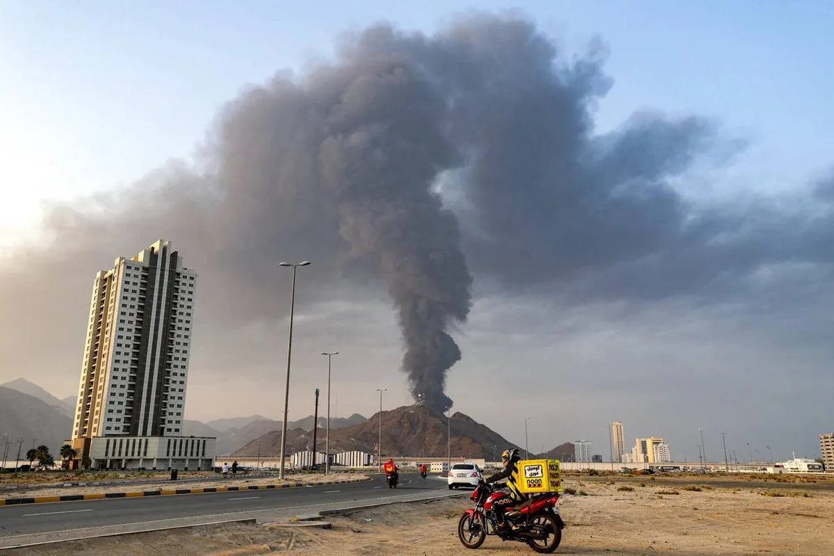 Emiratos Árabes intercepta drones iraníes tras ataque a instalación petrolera en Fujairah
