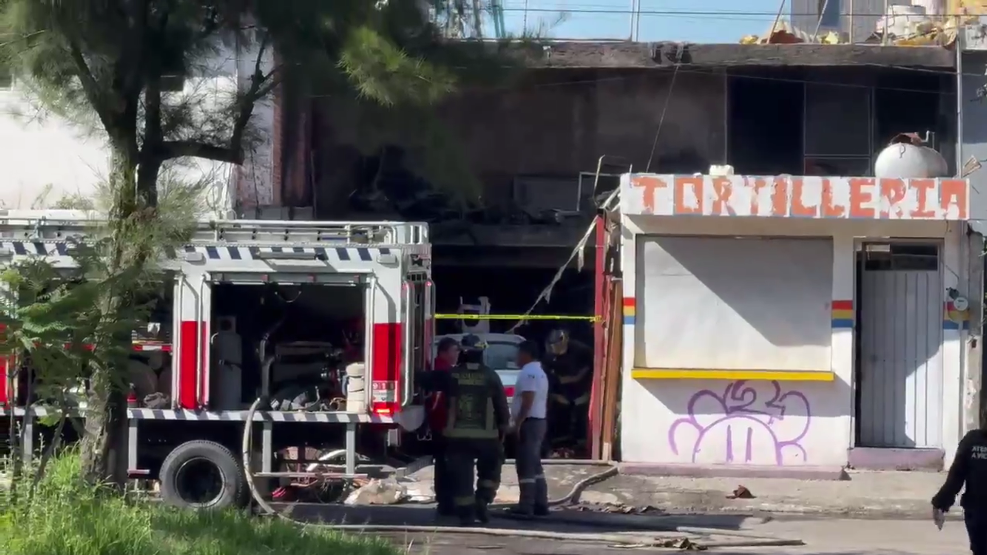 Adulto mayor muere atrapado tras incendiarse su casa en Bosques de Amalucan