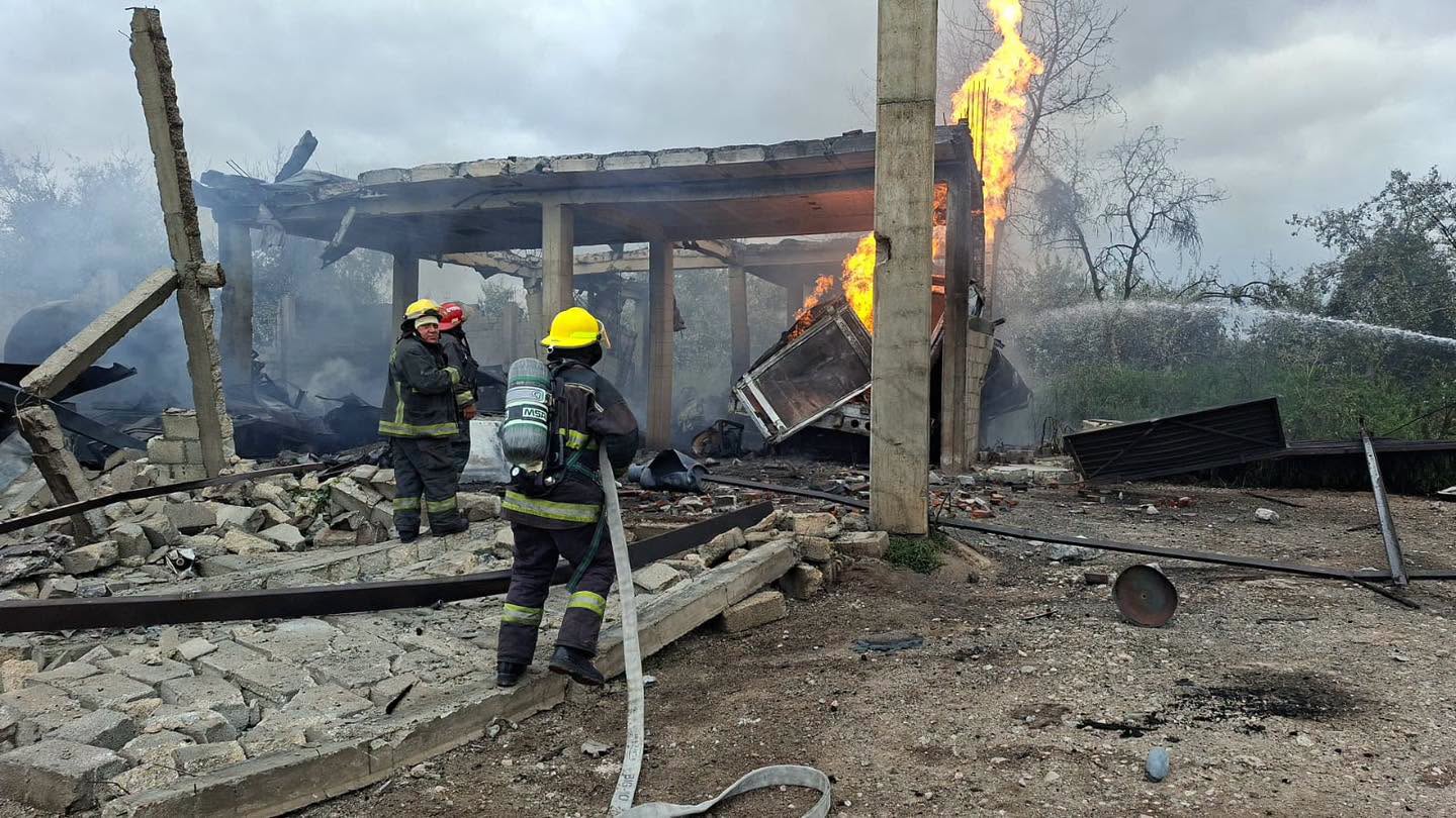 Controlan incendio en Tepeaca tras más de un día de labores; Global Gas se deslinda de la megaexplosión