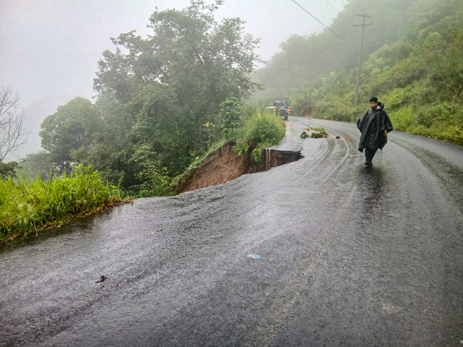 Segundo día de emergencia en la Sierra Negra; apagones y riesgo latente de nuevos aludes