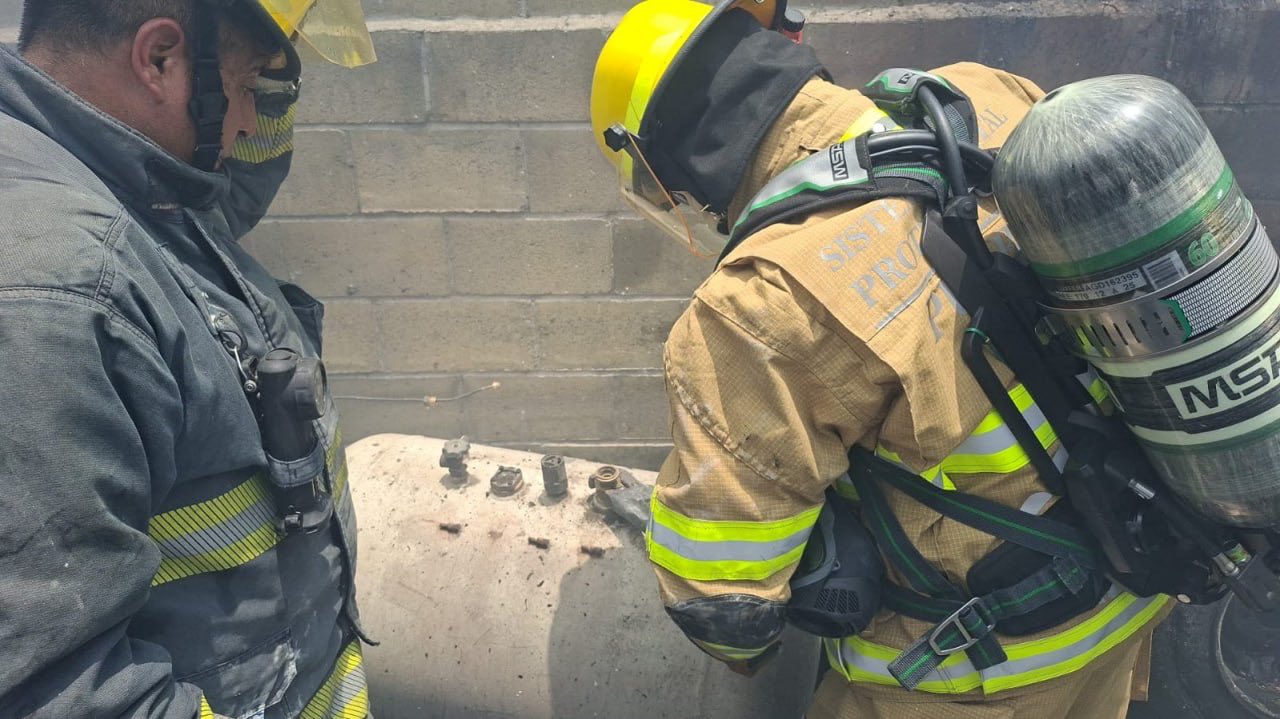 Explosión e incendio en Geovillas del Sur Puebla deja cuatro lesionados por fuga de gas