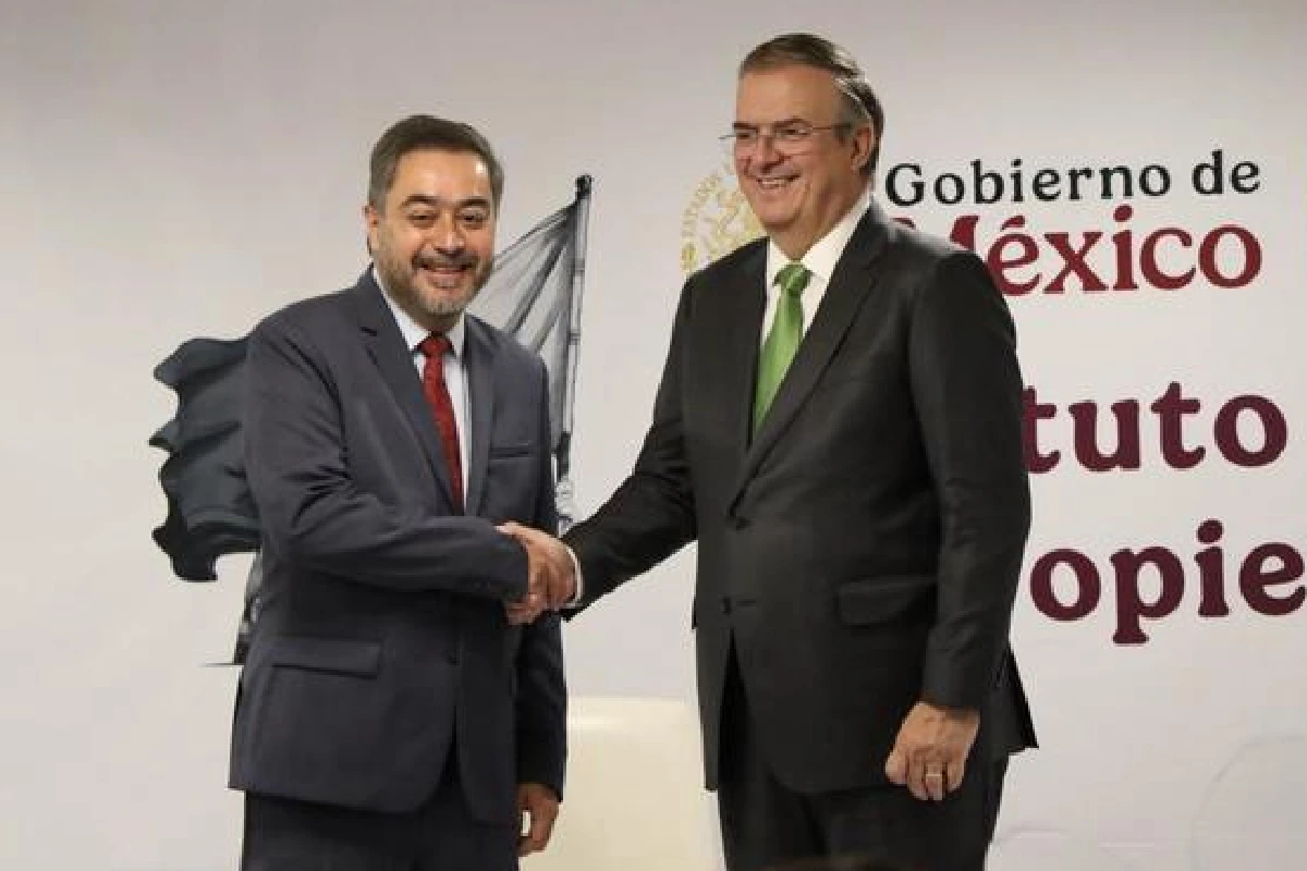 Vidal Llerenas asume la dirección del IMPI; anuncian 500 nuevas plazas para acelerar registros de marcas y patentes