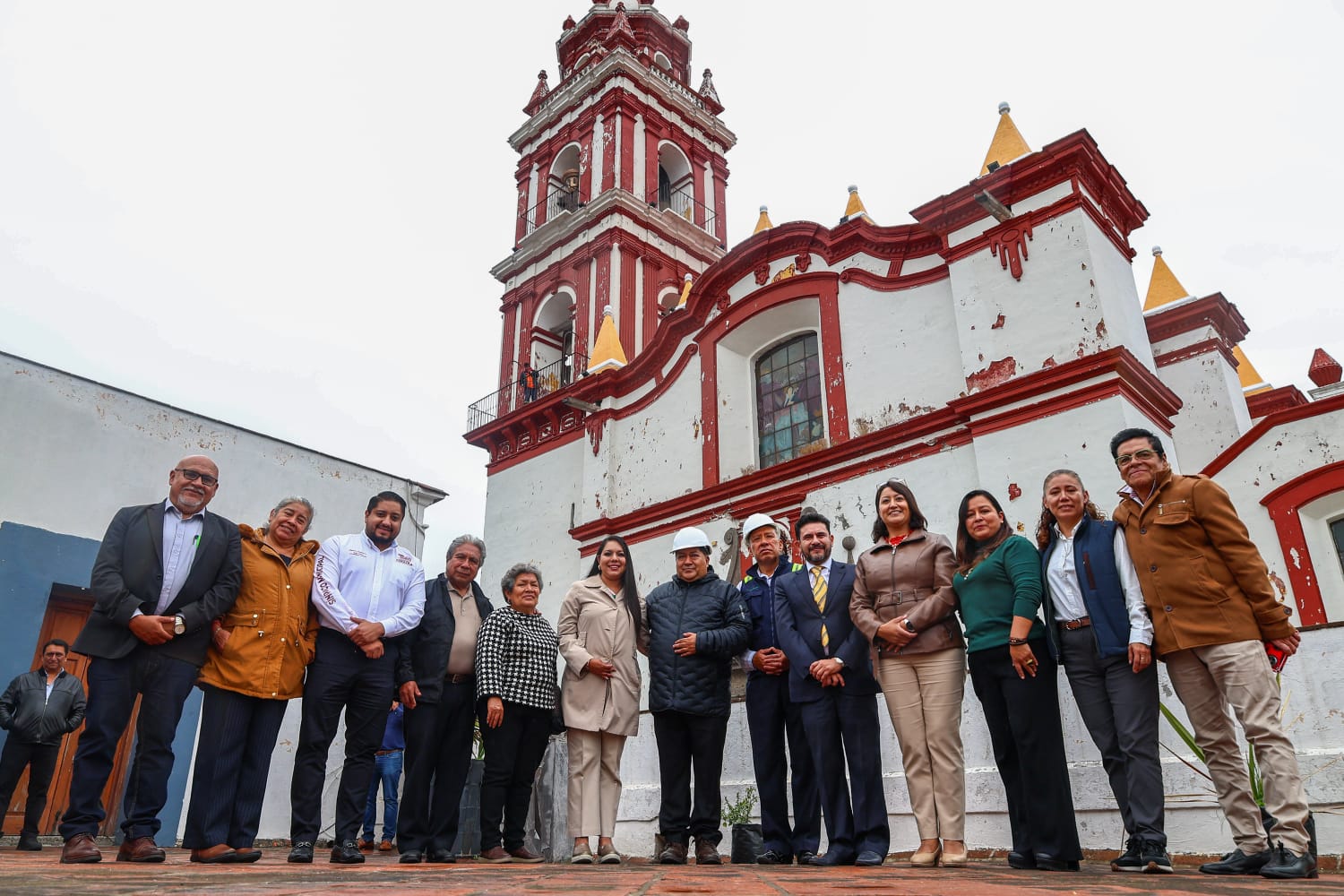Ayuntamiento de San Pedro Cholula apoya rehabilitación de la Parroquia de San Pedro con entrega de pintura y herramientas