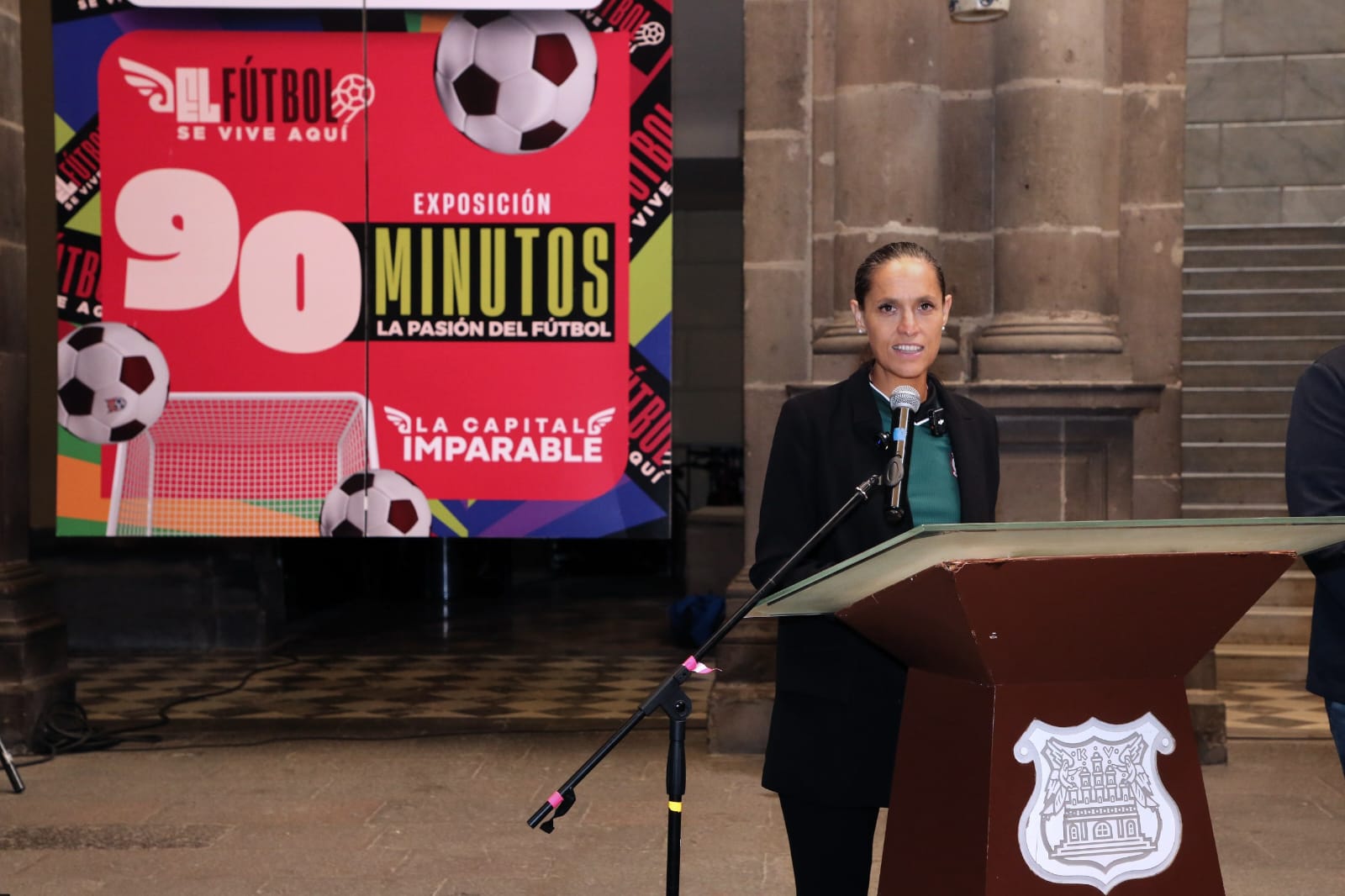 Inauguran la exposición escultórica \"90 minutos: La pasión del fútbol\" en el Palacio Municipal