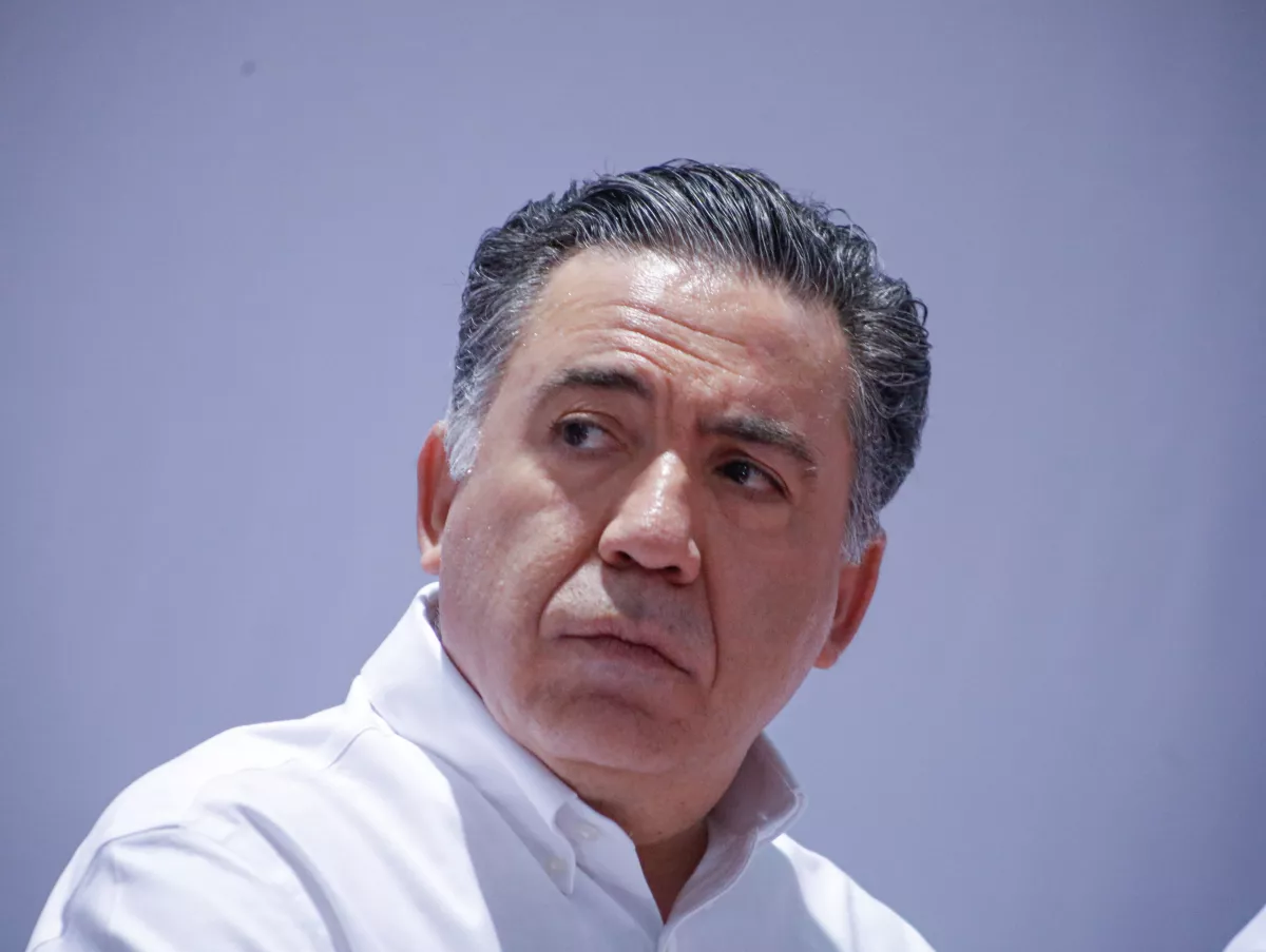 Enrique Inzunza se baja de la contienda por la gubernatura de Sinaloa en 2027; permanece alejado del Senado tras acusaciones de Estados Unidos