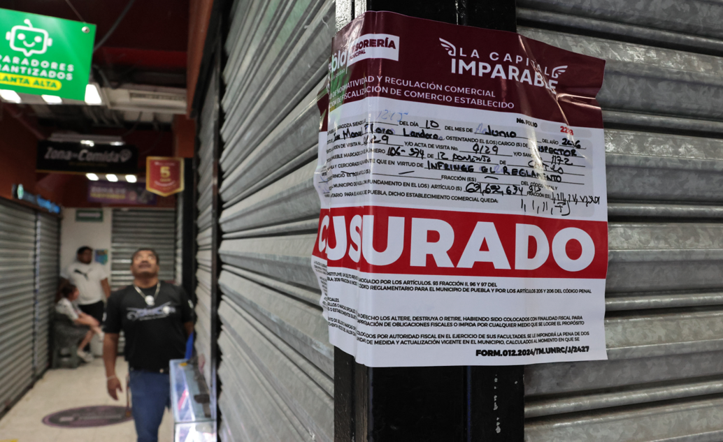 Clausura de locales en la Plaza de la Tecnología desata protesta y bloqueos en el Centro Histórico de Puebla