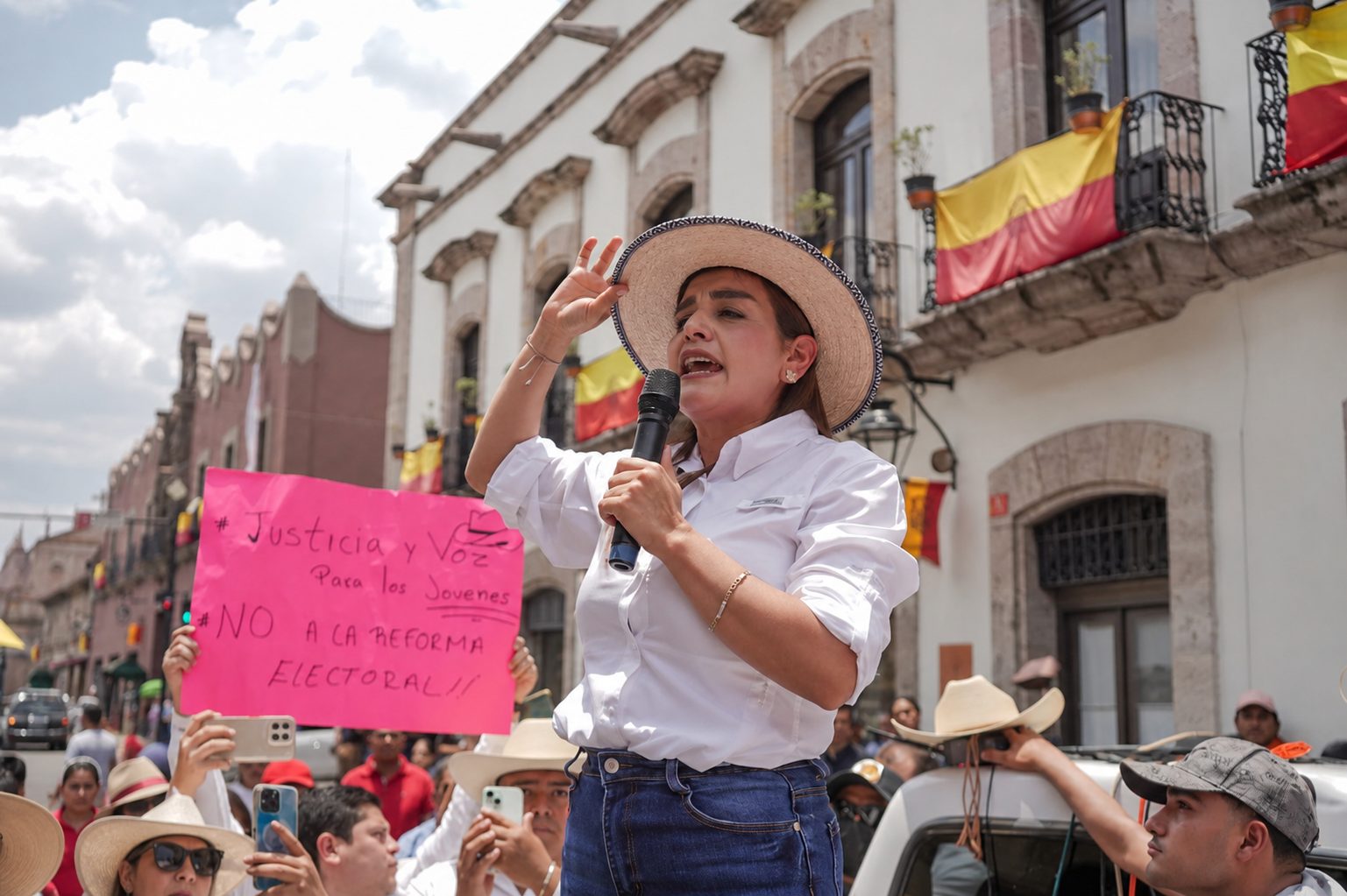 Congreso de Michoacán veta acceso a Grecia Quiroz tras protestas por reforma electoral